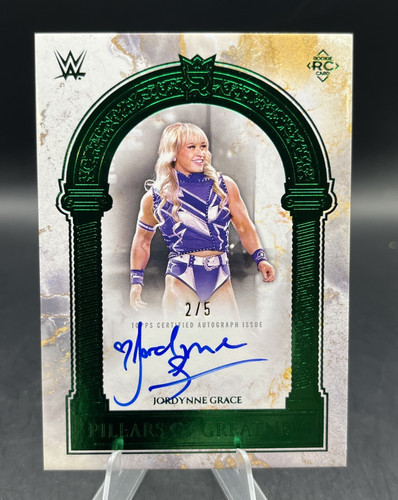2025 topps royalty wwe - royalty,